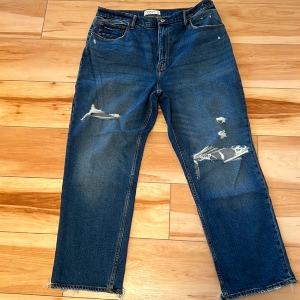 Abercrombie & Fitch women’s The Ankle Straight Ultra High rise size 16L